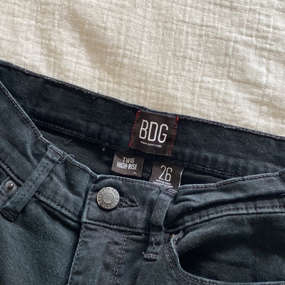 URBAN OUTFITTERS RIPPED BLACK JEANS - Picture 3 of 4